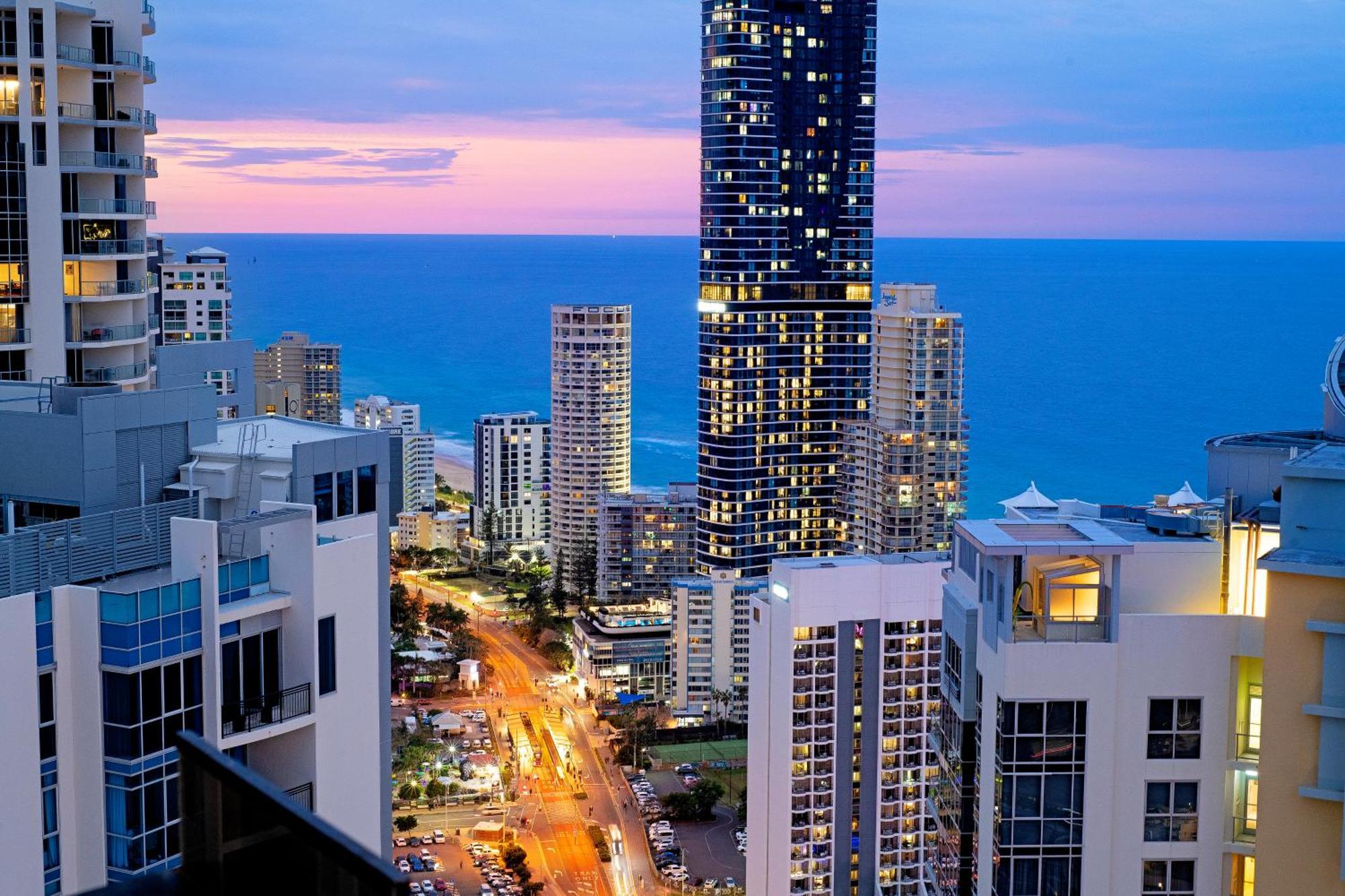 Circle On Cavill - Self Contained & Privately Managed Apartments - Wow Stay Gold Coast Exterior foto