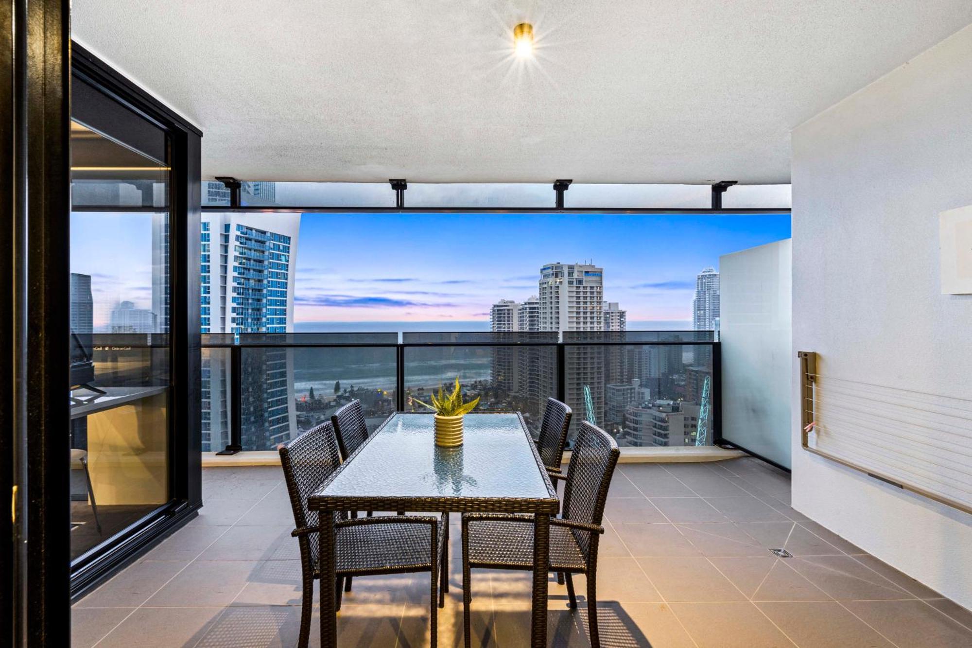 Circle On Cavill - Self Contained & Privately Managed Apartments - Wow Stay Gold Coast Exterior foto